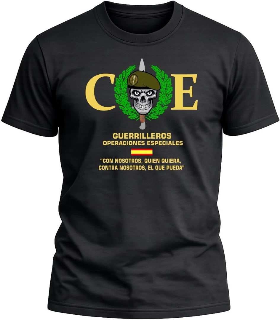 Camiseta Coe Operaciones Especiales Boinas Verdes color negro con diseño militar exclusivo y acabado premium. 